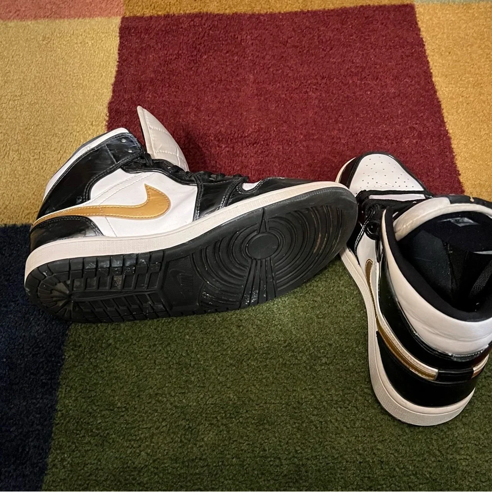 Jordan Black and White High-Top Sneakers - Picture 4 of 5